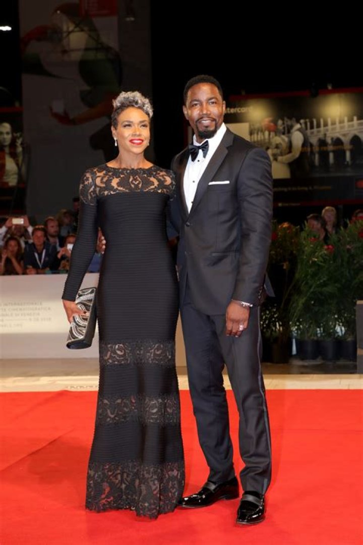 Unveiling The Secrets Of Gillian Iliana Waters' Height